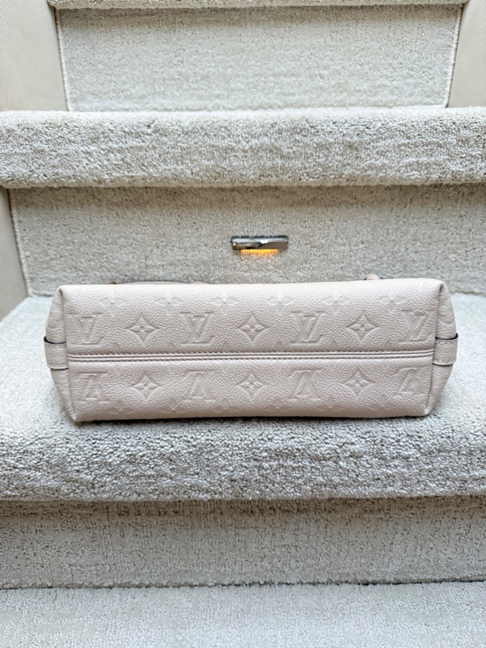 Louis Vuitton Empreinte Monogram Sac Sport in Cream Pre-Owned - Picture 8 of 16